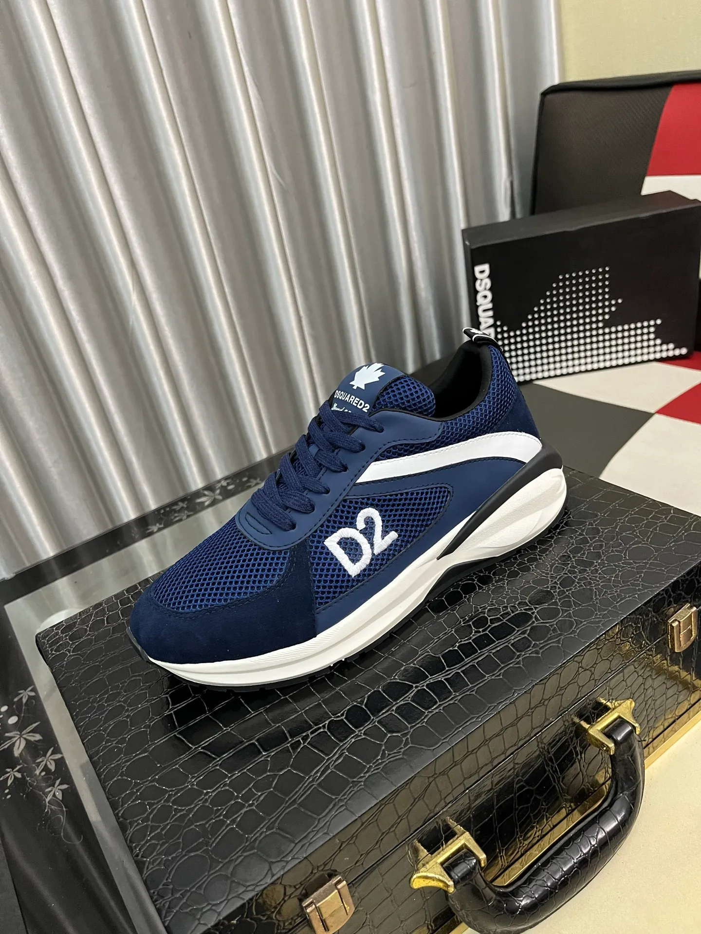 Men's shoes 💰480⌚️⌚️DG's latest popular casual shoes 🔥🔥, the tongue has the brand's iconic details, and the combination of silk cowhide and cow suede enhances the style. Fashionable and versatile, it can complement any look. Create an exquisite design with unique dynamic vitality and modern atmosphere, showing modern elegance. Size: 36-464️⃣colors available
